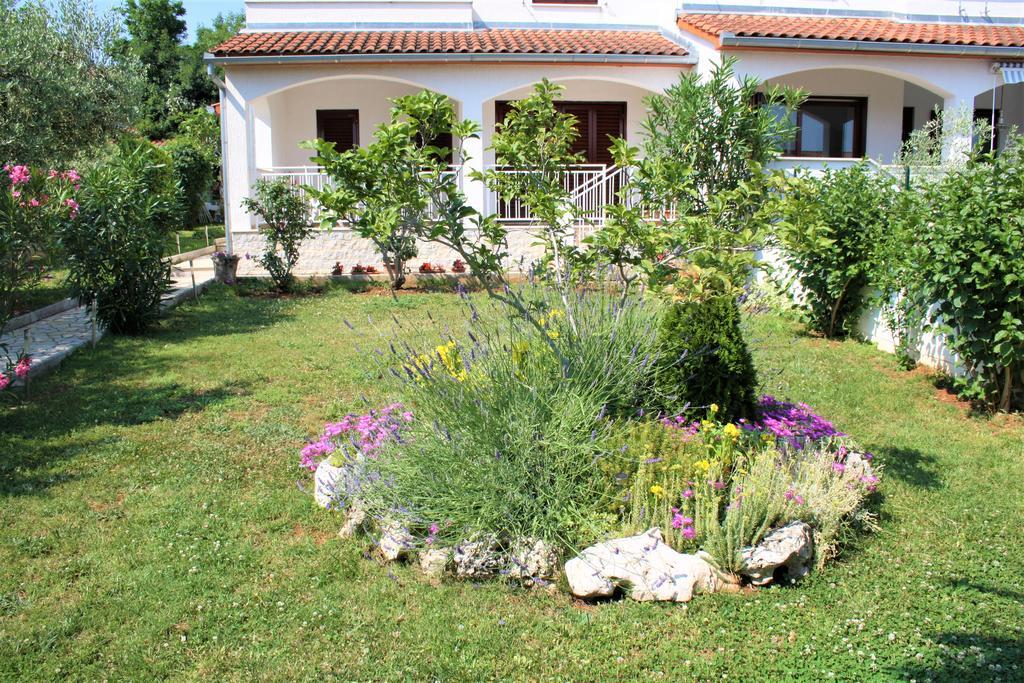 Holiday Home Magnolia Tar-Vabriga Exterior foto